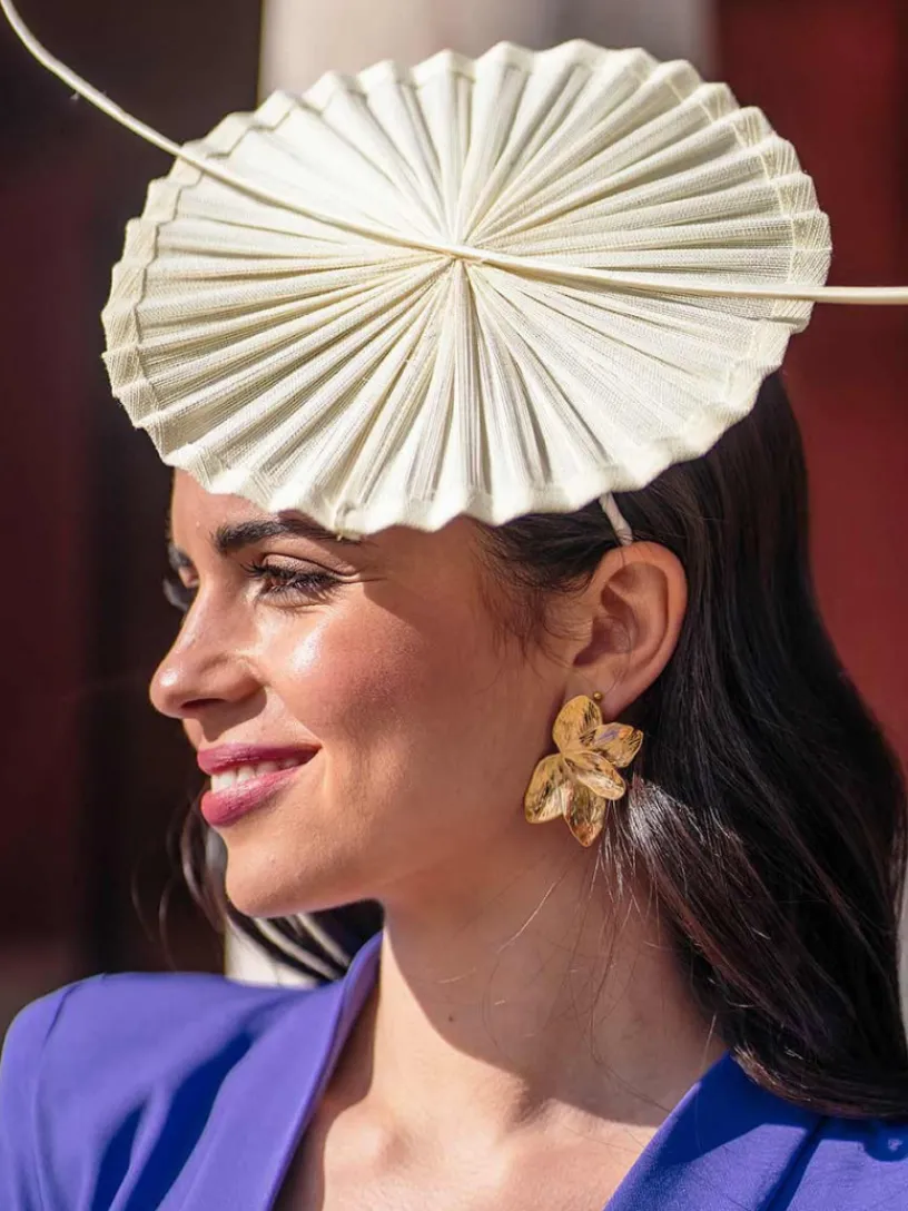 Tocados-Mariquita Trasquilá TOCADO GADIR BlancoHueso